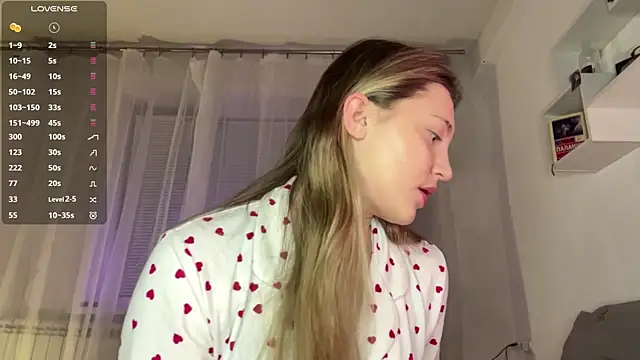 1Kellynaive online show from 04/19/26, 07:27