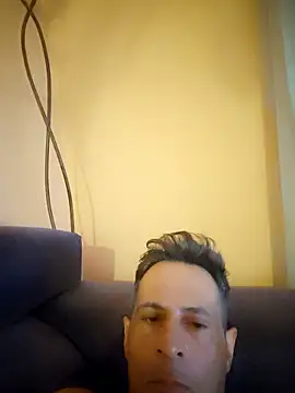 Snapshot of FINCHELABARCAVA chatting on 04/15/26, 11:38 FINCHELABARCAVA online show from 04/15/26, 11:38