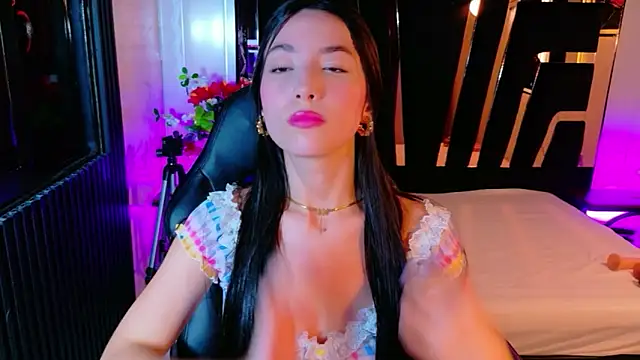 MiaLovelyn online show from 04/23/26, 08:22