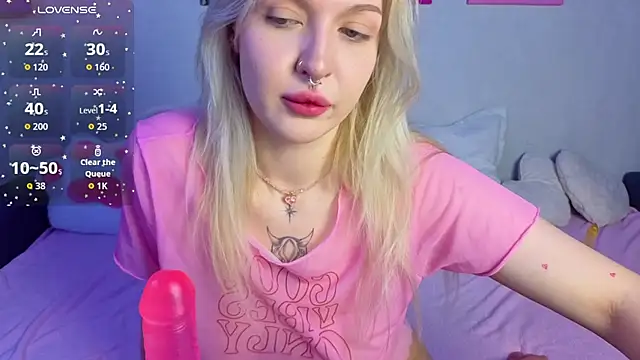 Snapshot of BlondieSummer chatting on 07/16/26, 06:14 BlondieSummer online show from 07/16/26, 06:14