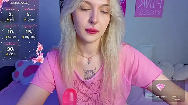 Snapshot of BlondieSummer chatting on 07/25/26, 04:15 BlondieSummer online show from 07/25/26, 04:15