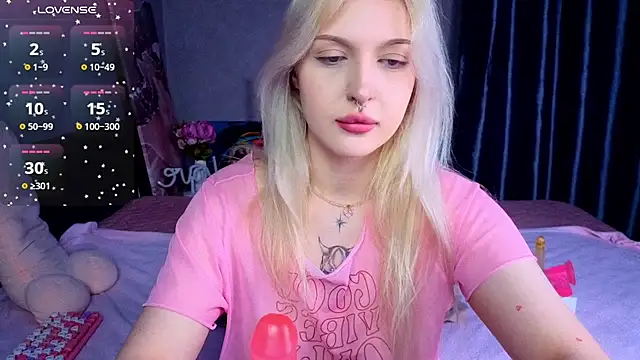 Snapshot of BlondieSummer chatting on 07/29/26, 06:17 BlondieSummer online show from 07/29/26, 06:17