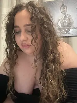 Snapshot of CurlyMaddie chatting on 04/06/26, 06:20 CurlyMaddie online show from 04/06/26, 06:20