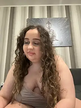 Snapshot of CurlyMaddie chatting on 04/08/26, 05:57 CurlyMaddie online show from 04/08/26, 05:57