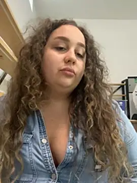 Snapshot of CurlyMaddie chatting on 07/15/26, 09:03 CurlyMaddie online show from 07/15/26, 09:03