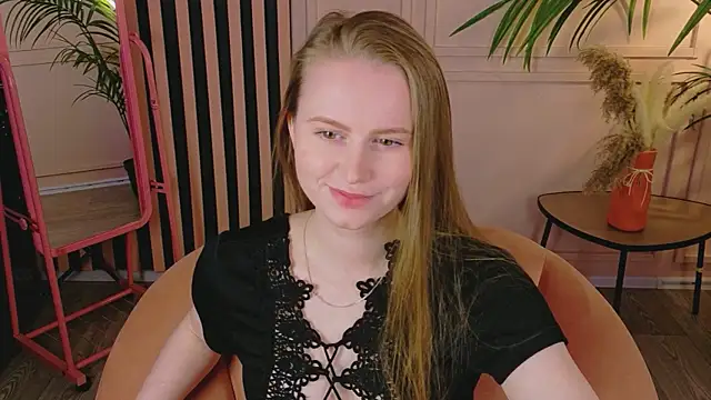 Lover Daisy  online show from 05/05/26, 12:35