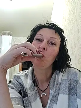 HelgaDennis online show from 04/11/26, 03:33