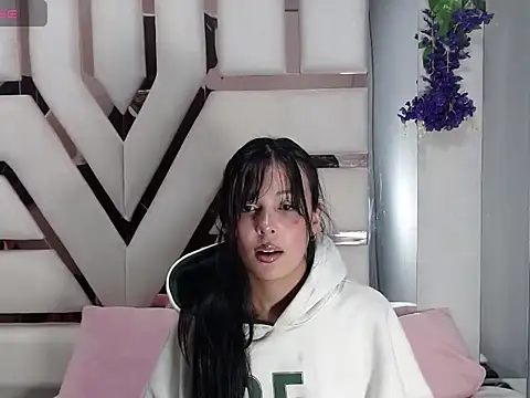 Salome Saen  online show from 04/25/26, 01:41