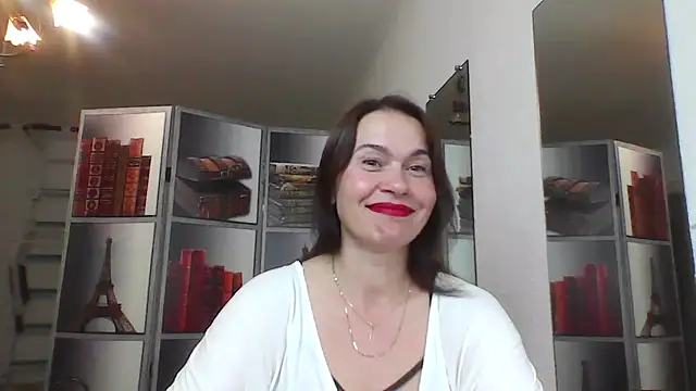 Selena Moo online show from 06/02/26, 11:56