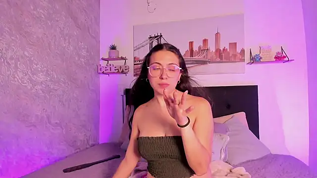 Snapshot of SofiaLujan_ chatting on 06/18/26, 11:53 SofiaLujan online show from 06/18/26, 11:53