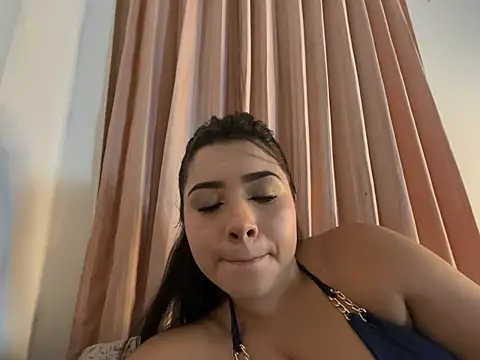 CamilaRougee online show from 05/25/26, 01:00