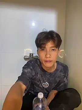 Snapshot of Nguyencuong1999 chatting on 06/03/26, 03:28 Nguyencuong1999 online show from 06/03/26, 03:28