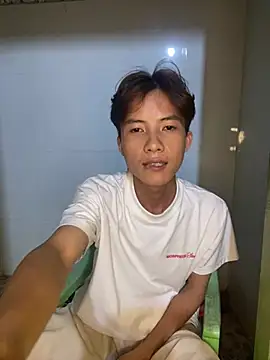 Snapshot of Nguyencuong1999 chatting on 06/14/26, 05:26 Nguyencuong1999 online show from 06/14/26, 05:26