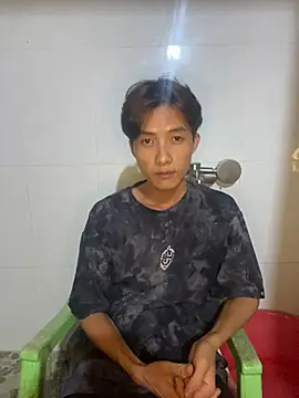 Snapshot of Nguyencuong1999 chatting on 06/29/26, 04:18 Nguyencuong1999 online show from 06/29/26, 04:18
