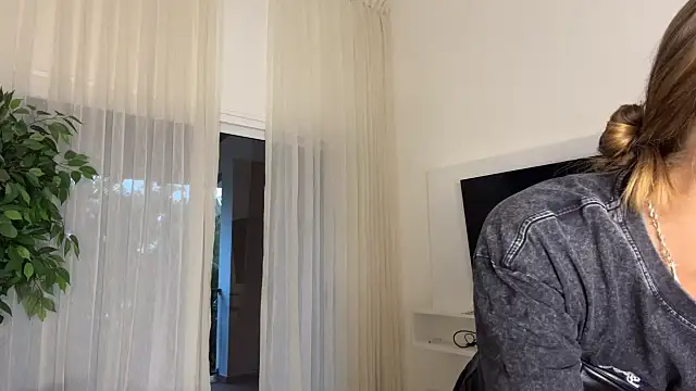 ViviGoddess online show from 06/20/26, 11:07