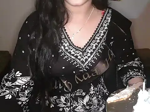 Snapshot of urvashi_rai chatting on 06/12/26, 06:51 urvashi rai online show from 06/12/26, 06:51