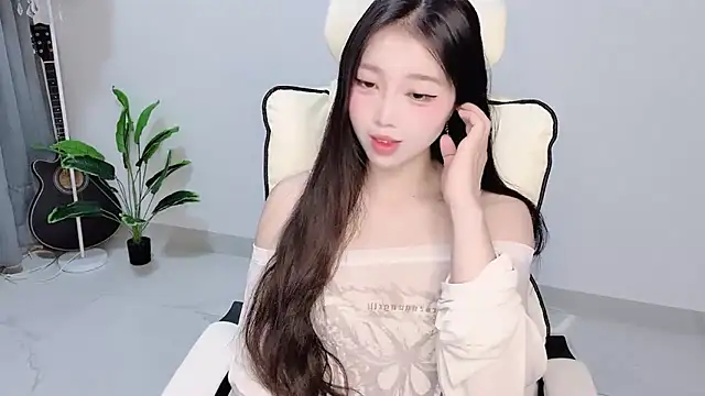 Snapshot of Yukiy8877 chatting on 04/01/26, 09:45 Yukiy8877 online show from 04/01/26, 09:45