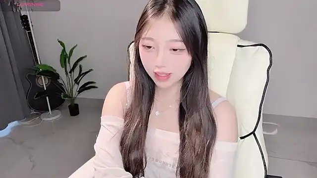Snapshot of Yukiy8877 chatting on 05/04/26, 12:39 Yukiy8877 online show from 05/04/26, 12:39