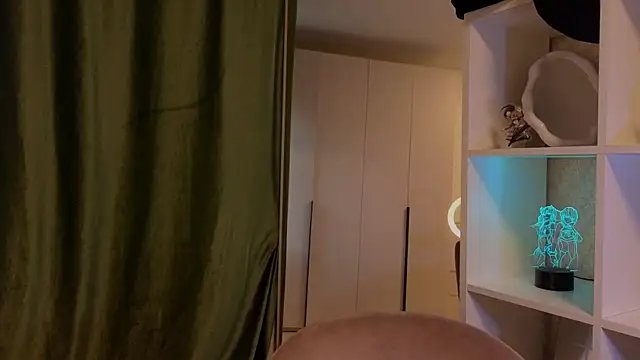 Snapshot of dark_honey_ chatting on 05/11/26, 04:04 dark honey online show from 05/11/26, 04:04