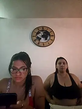Gia-and-Lara online show from 04/18/26, 05:39