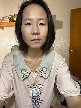 Snapshot of lilysister66 chatting on 07/02/26, 01:28 lilysister66 online show from 07/02/26, 01:28