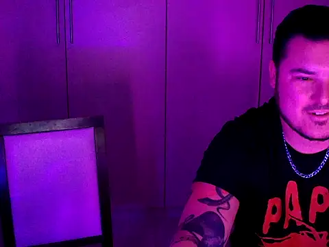 Snapshot of RavenXNoir chatting on 04/03/26, 07:01 RavenXNoir online show from 04/03/26, 07:01