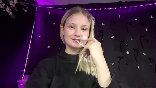 Snapshot of LiziSweet chatting on 03/21/26, 03:48 LiziSweet online show from 03/21/26, 03:48