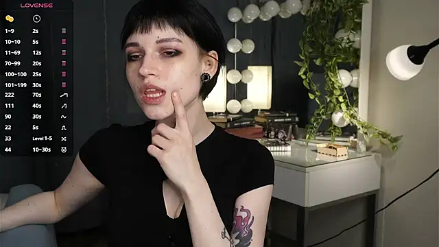 RubieNibbs online show from 04/19/26, 06:54