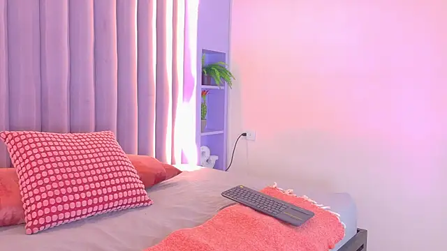 AhslyEvans   online show from 06/09/26, 07:25
