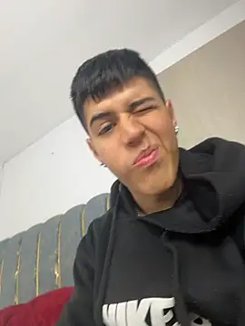 Snapshot of Angel_khouri_ chatting on 05/18/26, 03:24 Angel khouri online show from 05/18/26, 03:24