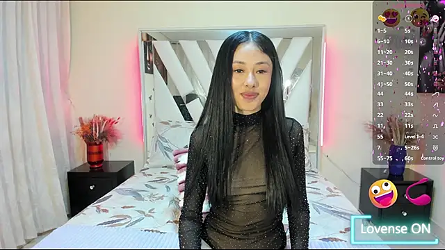 Snapshot of candy_skyy chatting on 03/23/26, 01:04 candy skyy online show from 03/23/26, 01:04