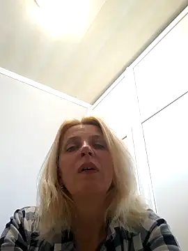 MiaLove183 online show from 05/02/26, 12:21
