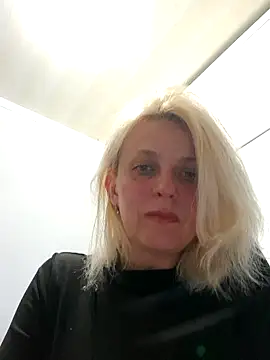 MiaLove183 online show from 05/09/26, 12:21