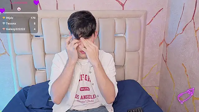 Snapshot of Tom_Parker_ chatting on 06/19/26, 10:24 Tom Parker online show from 06/19/26, 10:24