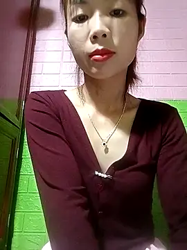 Snapshot of AmyLinee01 chatting on 04/17/26, 01:52 AmyLinee01 online show from 04/17/26, 01:52