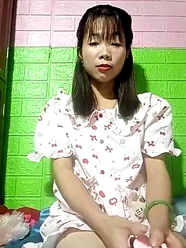 Snapshot of AmyLinee01 chatting on 04/23/26, 03:03 AmyLinee01 online show from 04/23/26, 03:03