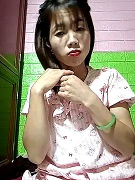 Snapshot of AmyLinee01 chatting on 04/25/26, 03:09 AmyLinee01 online show from 04/25/26, 03:09