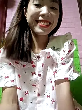 Snapshot of AmyLinee01 chatting on 04/27/26, 05:16 AmyLinee01 online show from 04/27/26, 05:16