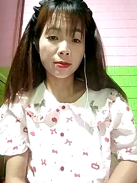 Snapshot of AmyLinee01 chatting on 04/30/26, 05:41 AmyLinee01 online show from 04/30/26, 05:41