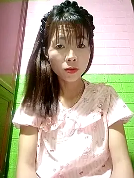 Snapshot of AmyLinee01 chatting on 05/02/26, 05:01 AmyLinee01 online show from 05/02/26, 05:01