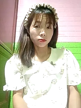 Snapshot of AmyLinee01 chatting on 05/04/26, 12:12 AmyLinee01 online show from 05/04/26, 12:12