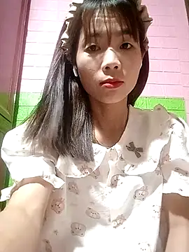Snapshot of AmyLinee01 chatting on 05/05/26, 01:02 AmyLinee01 online show from 05/05/26, 01:02