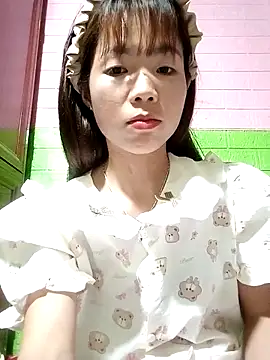 Snapshot of AmyLinee01 chatting on 05/07/26, 05:35 AmyLinee01 online show from 05/07/26, 05:35
