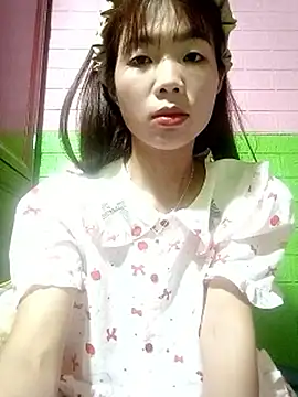 Snapshot of AmyLinee01 chatting on 05/09/26, 05:56 AmyLinee01 online show from 05/09/26, 05:56