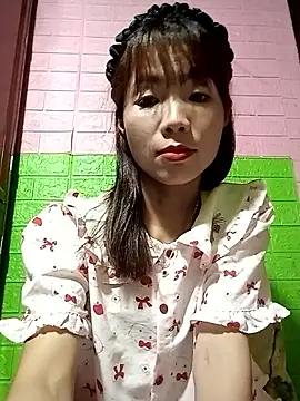 Snapshot of AmyLinee01 chatting on 05/11/26, 03:29 AmyLinee01 online show from 05/11/26, 03:29