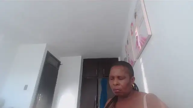 Lucia-boobs online show from 04/10/26, 02:22