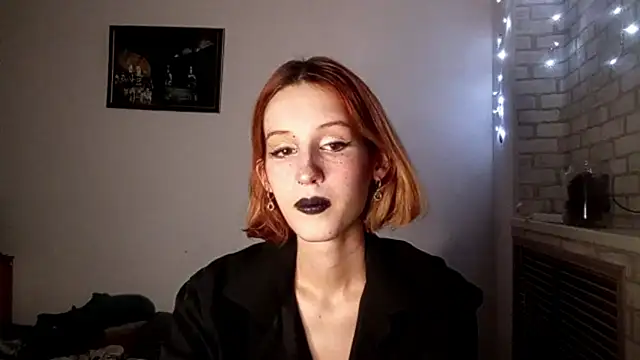 Snapshot of SirenFrost chatting on 06/21/26, 04:20 SirenFrost online show from 06/21/26, 04:20