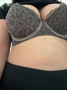 Supremegirlvibes online show from 04/19/26, 07:49