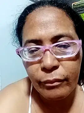 Snapshot of sexymomsn chatting on 05/17/26, 12:01 sexymomsn online show from 05/17/26, 12:01