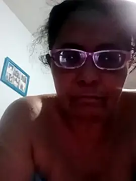 Snapshot of sexymomsn chatting on 05/21/26, 10:28 sexymomsn online show from 05/21/26, 10:28